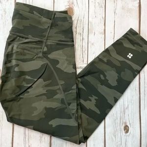 XS Sweaty Betty power workout leggings in olive tonal camo print